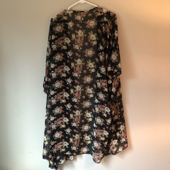 Floral kimono. Size 0X/1X - Picture 4 of 4